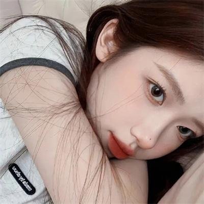 人别时光念未休